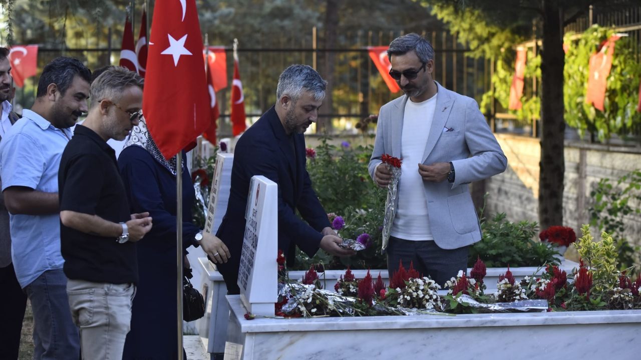 Düzce Anahtar Parti’den Şehitliğe Vefa Ziyareti