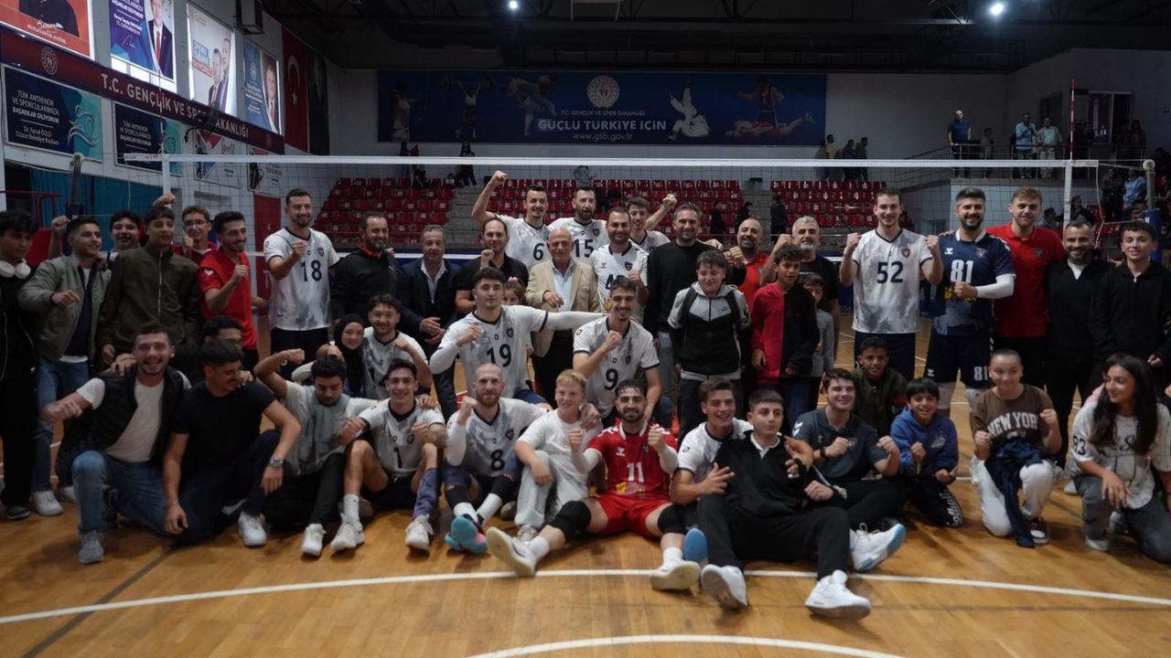 Düzce Belediyesi Spor Akademisi Voleybol Takımı Lige Galibiyetle Başladı