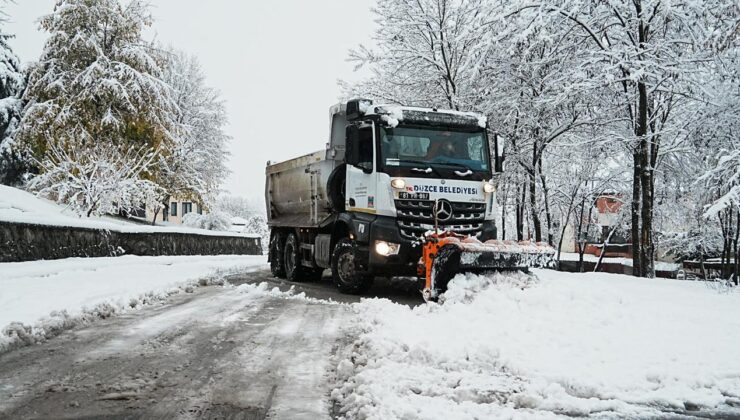 Düzce Belediyesi Kışa Geçit Vermiyor: 33 Araç, 196 Personel 24 Saat Sahada