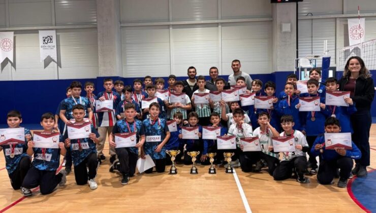 Düzce’de Küçük Erkekler Voleybol Şampiyonu Fatih Ortaokulu Oldu