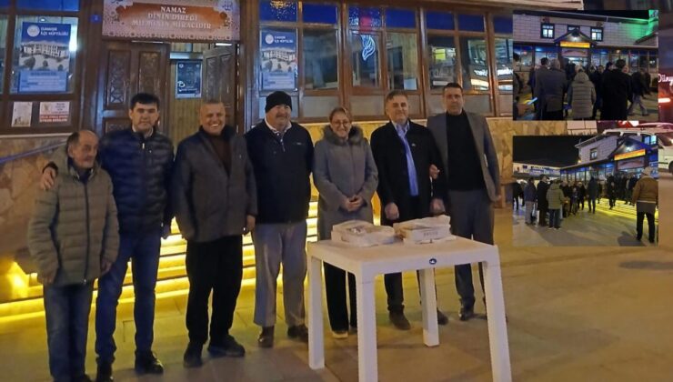 İYİ Parti Cumayeri Teşkilatı Teravih Sonrası Cemaatle Buluştu
