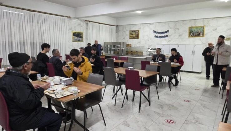 Hafız Hasan Şen Yurdu Öğrencileri Huzurevi Sakinleriyle İftarda Buluştu