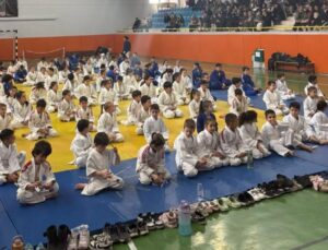 Çilimli’de Judo Kuşak Sınavı Tamamlandı: Sporculardan Başarılı Performans