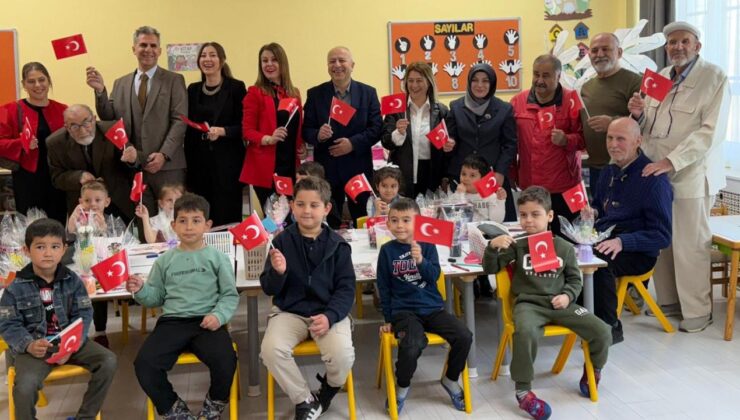 Geçmişten Geleceğe 23 Nisan Köprüsü: Büyüklerin Hediyesi, Çocukların Gülüşü Oldu