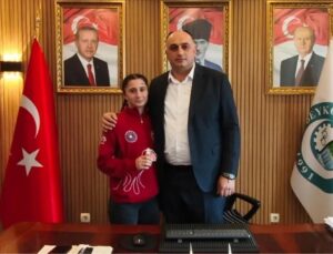 Şampiyon Sporcu Ecrin Sena Seher’den Başkan Ocak’a Ziyaret