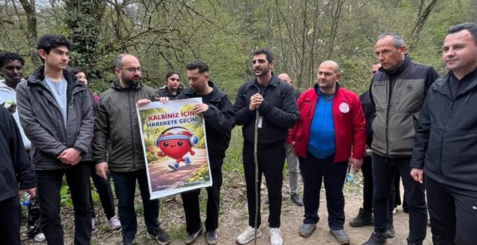 Akçakoca’da Gençler Doğada Yürüdü, Sağlık İçin Bilgilendirildi