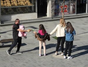 Oyuncaklar Düştü, Dürüstlük Kazandı: Miniklerden Büyük Ders