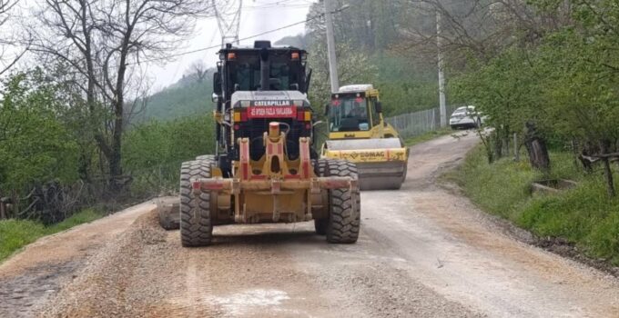 Kaynaşlı’da Grup Yolunda Asfalt Çalışması Sürüyor