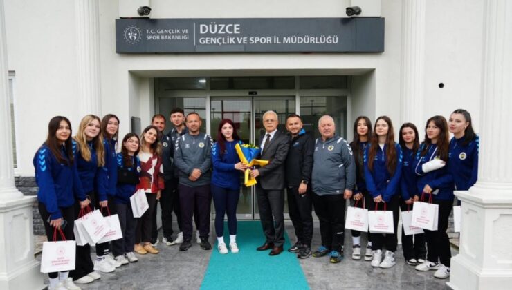 Düzce 1907 Kadın Voleybol Takımı’ndan İl Müdürü Arslantürk’e Ziyaret