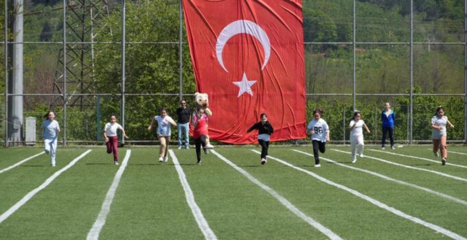 Kaynaşlı’da Dünya Çocuk Atletizmi Günü Renkli Görüntülere Sahne Oldu