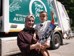 Minik Ahmet Zeyd’in Çöp Kamyonu Sevgisine Düzce Belediyesi’nden Anlamlı Sürpriz